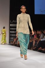 Model walk the ramp for nandita thirani and payal singhal show at Lakme Fashion Week Day 1 on 3rd Aug 2012 (54).JPG